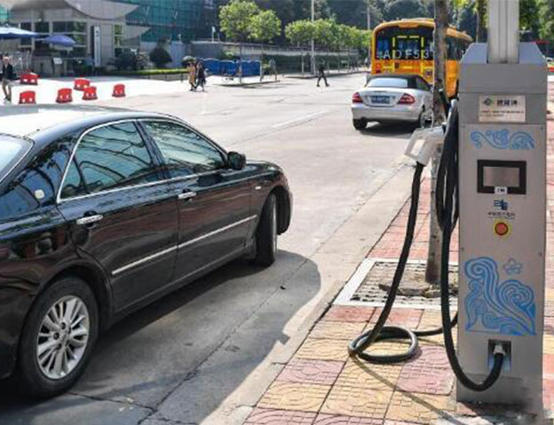 Actively build smart light poles across the country to help build smart cities